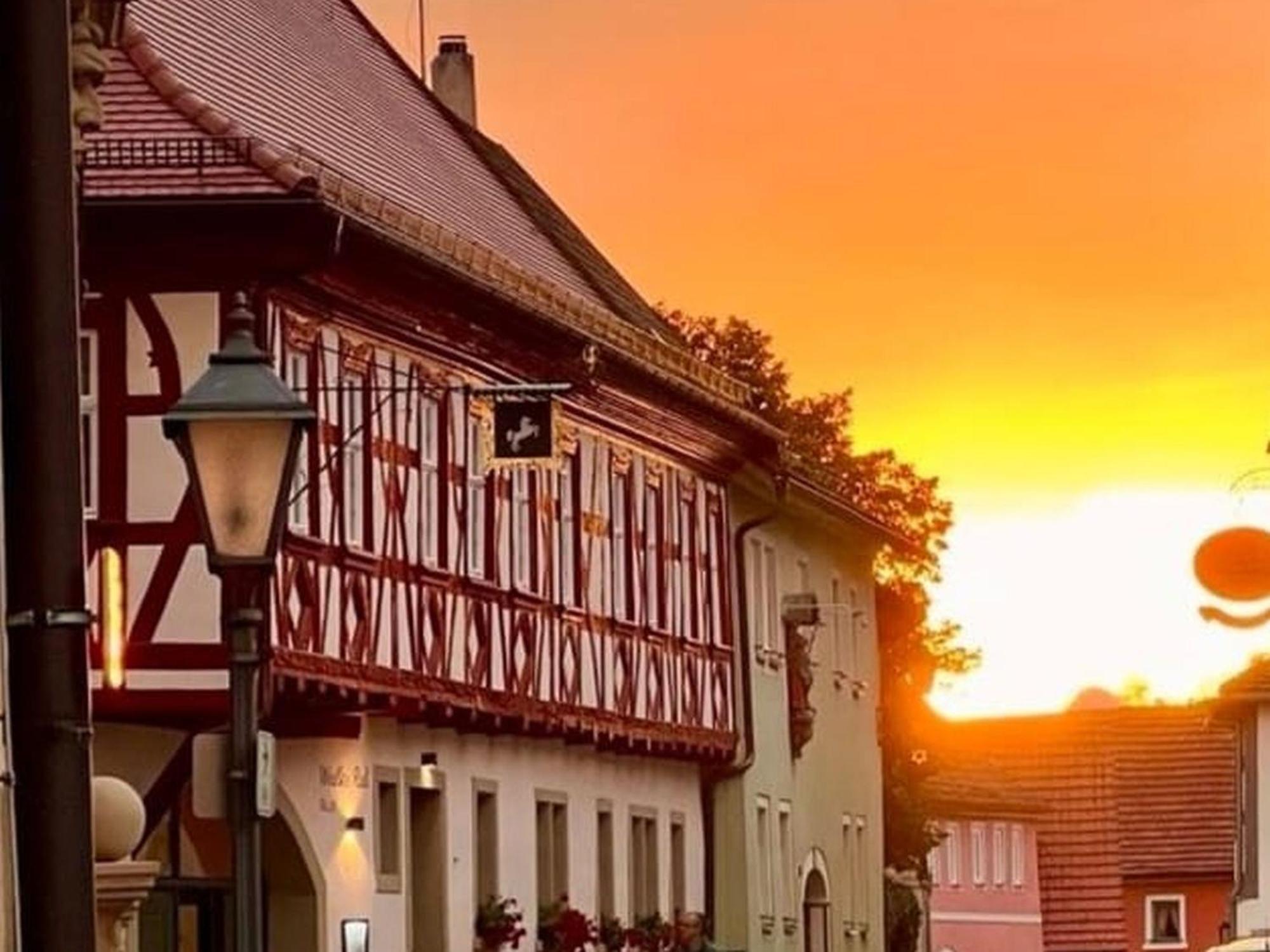 Gasthof Weisses Ross Ипхофен Екстериор снимка